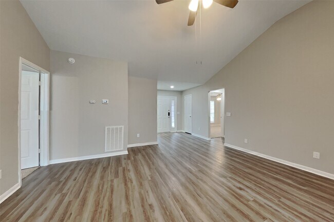 Building Photo - 19018 Oakway Dr