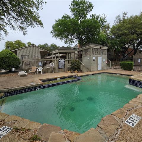 Building Photo - 9254 Forest Ln