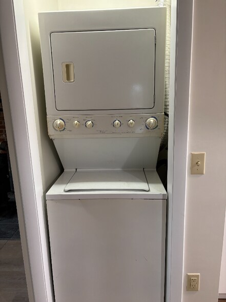 Building Photo - 26 Hadley Rd