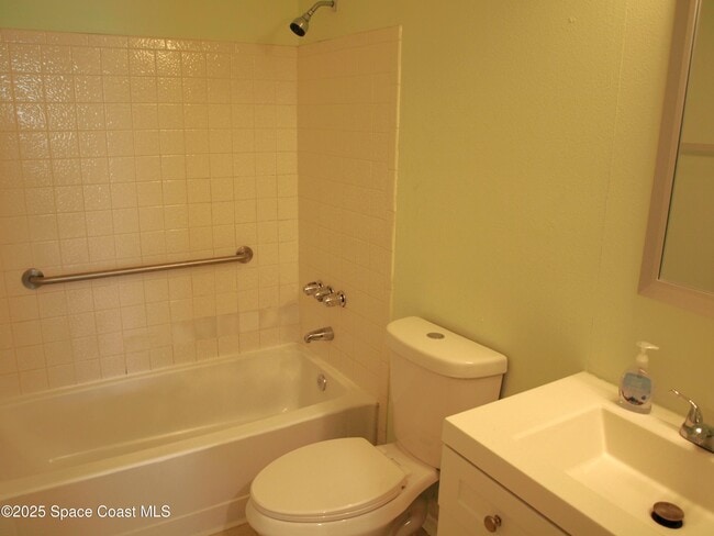 Building Photo - 1485 Malibu Cir NE