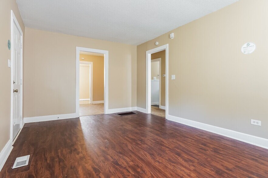 Building Photo - 3004 Forestdale Blvd