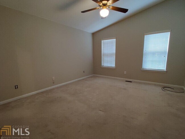 Building Photo - 1529 Roberts Dr SE