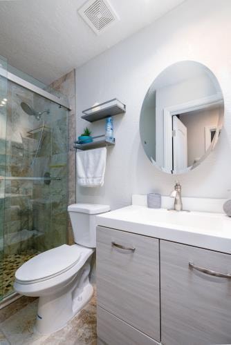 Building Photo - 575 N Villa Ct