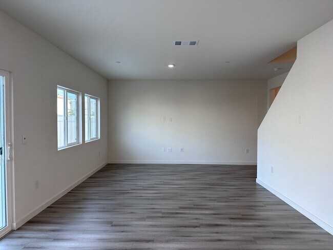 Building Photo - Beautiful 2024 Built 4/2.5 - New Subdivision!