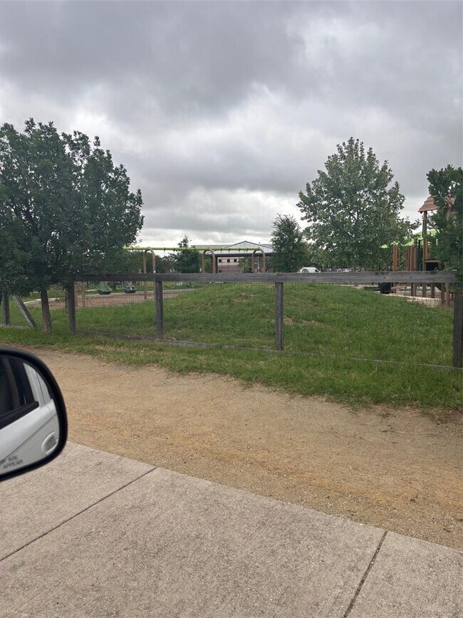 Building Photo - 12312 Alderbrook Dr