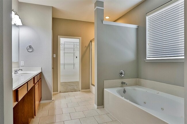 Building Photo - 15529 Landing Creek Ln