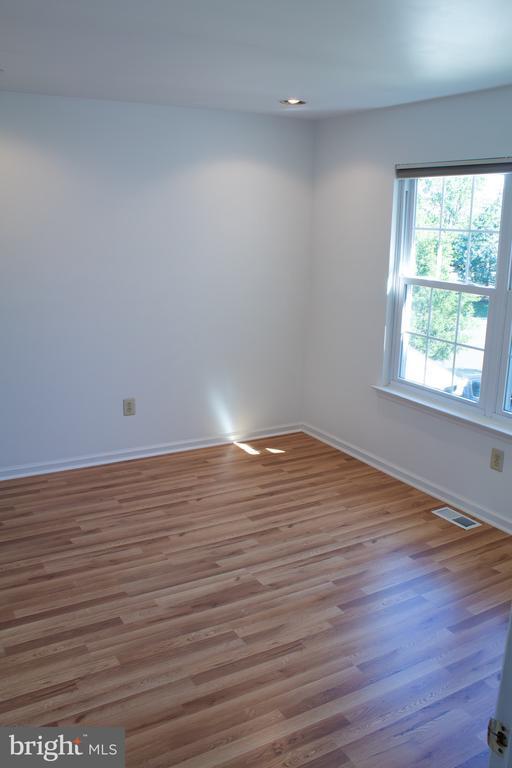 Building Photo - 432 Country Club Dr