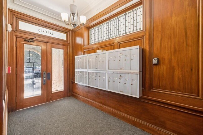 Building Photo - 1600 California St