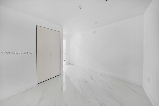 Building Photo - 700 NE 24th St