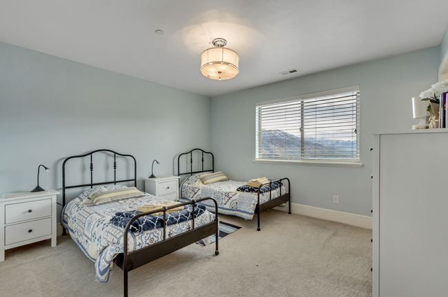 Upstairs Bedroom - 2318 E Mercer Point Cir