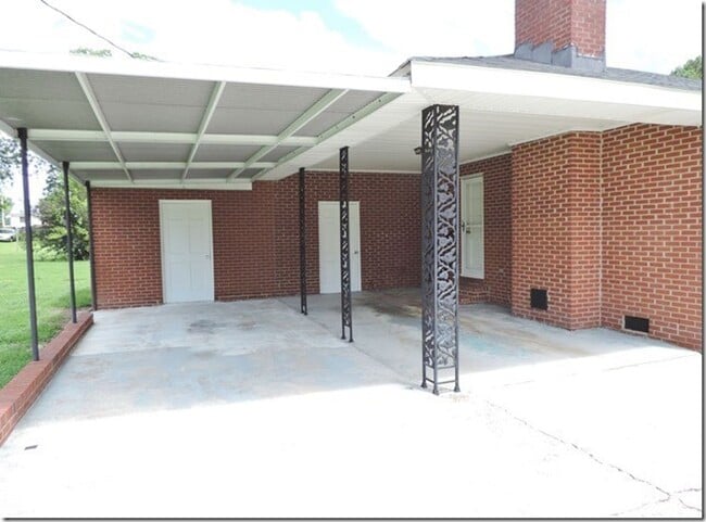 Building Photo - 2223 Imperial Ave E