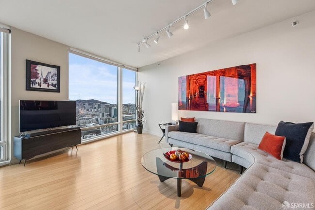 Building Photo - 425 1st St