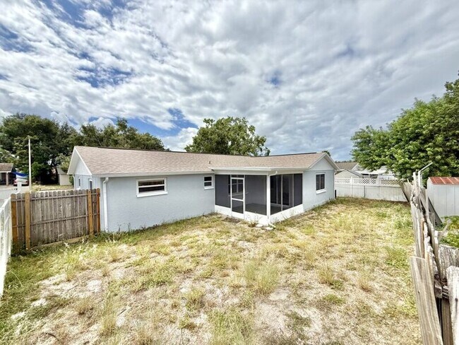 Building Photo - 6417 Sutherland Ave