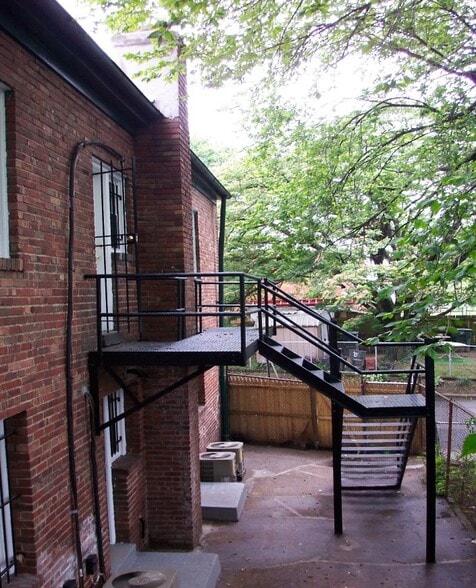 Rear Yard - 1900 W Virginia Ave NE