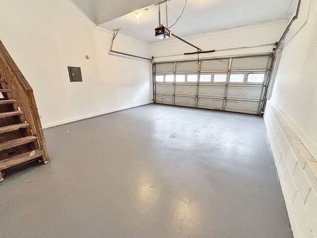 Building Photo - Modern 3BR/2.5BA Home in Prime Acworth!