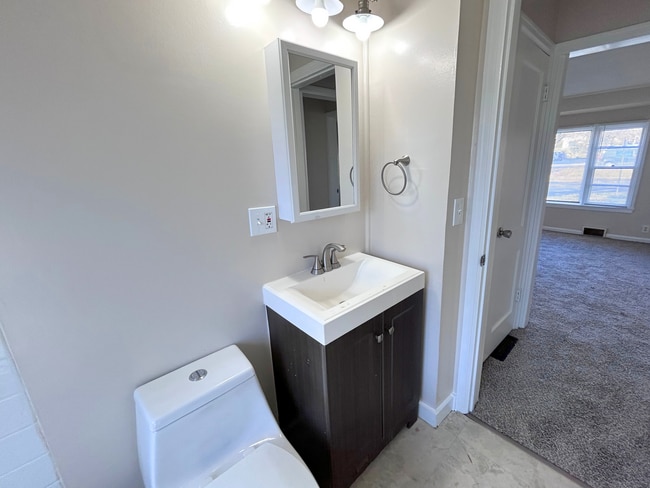 Building Photo - 4 Bed 2 Bath House on East Campus