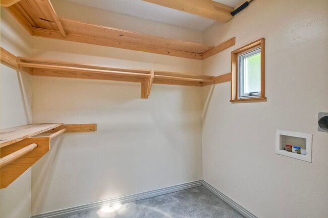 Building Photo - Coastal Living - Minutes from the Beach