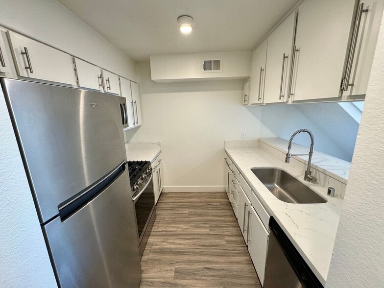 Building Photo - 3715 S Canfield Ave