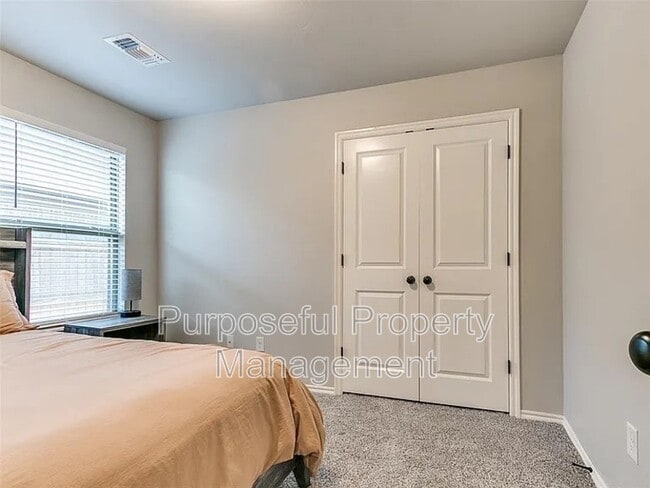 Building Photo - 8701 Ricard Dr