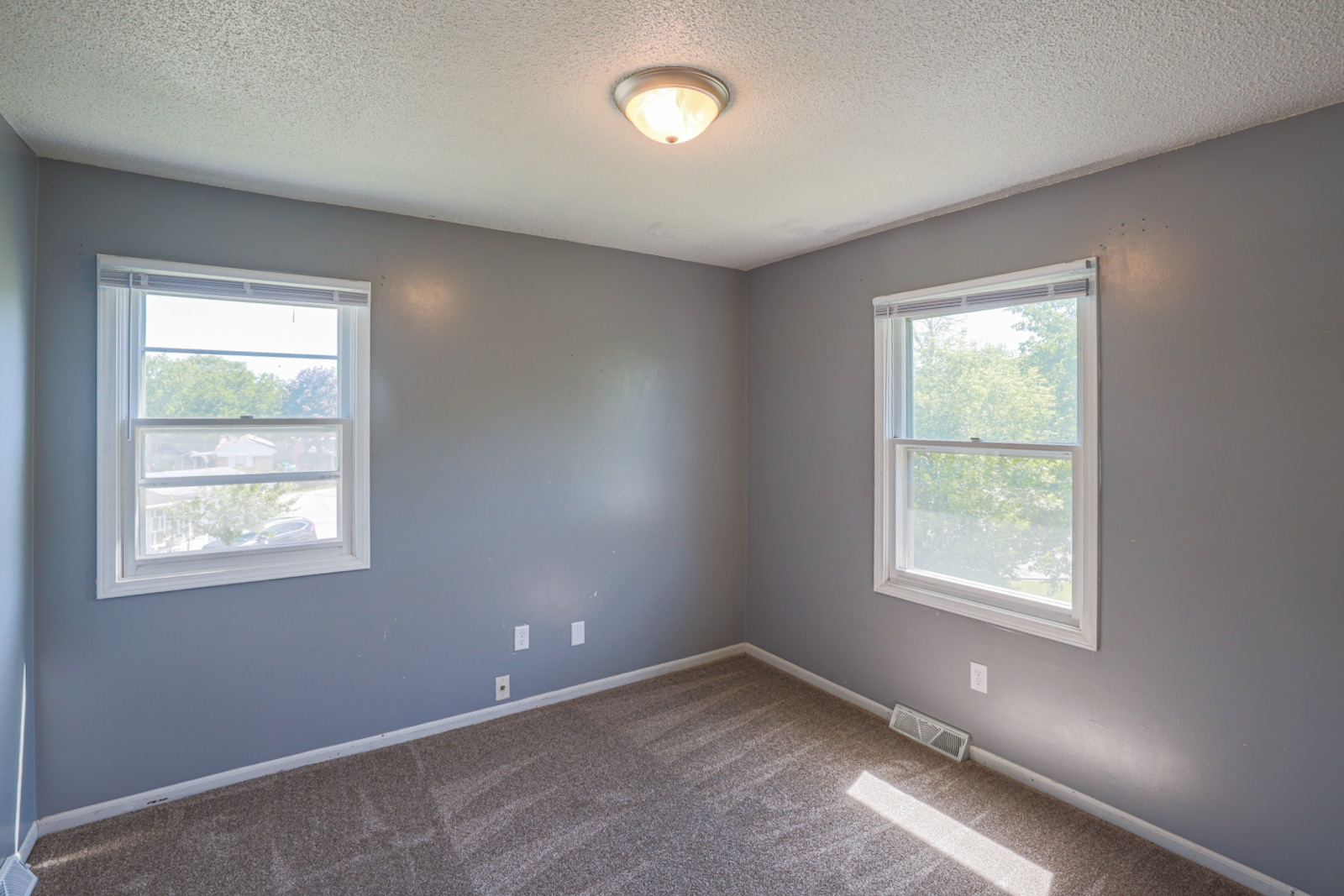 Building Photo - 156 Sluyter St SE