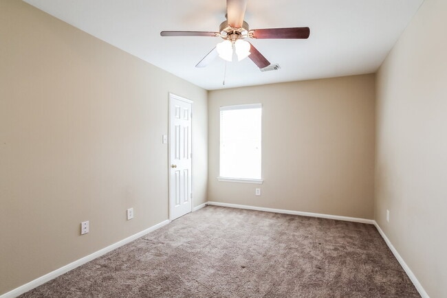 Building Photo - 14210 Noahs Landing Ln