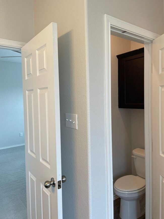 Building Photo - Available Now | Modern Single-Story 3 Bed, 2 Bath | Separate Office/Den | Big Yard | Pet Restrict...