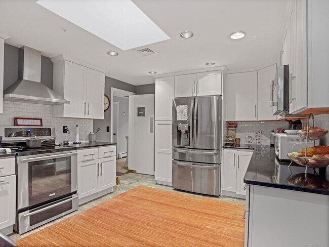 Building Photo - 10 Tupelo Rd