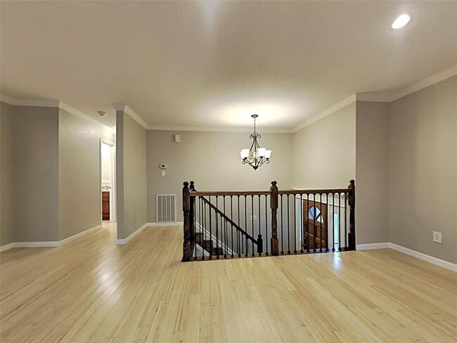 Building Photo - 11 Hickory Oak Dr