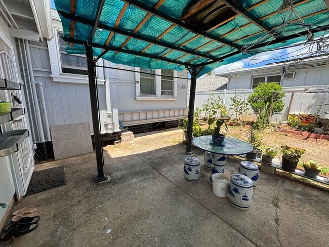 Building Photo - Spacious 1 Bedroom w/ Parking – Honolulu (...