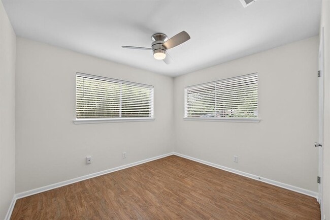 Building Photo - 8600 Hathaway Dr