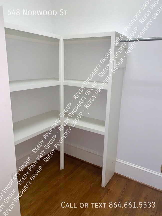 Building Photo - CONVERSE HEIGHTS! Premium location for thi...