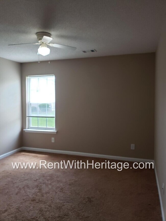 Building Photo - 179 Parkview Ln