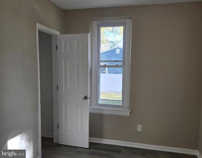 Building Photo - 524 8th Ave