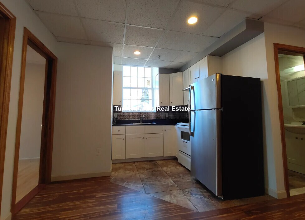 Building Photo - 72 Kneeland St