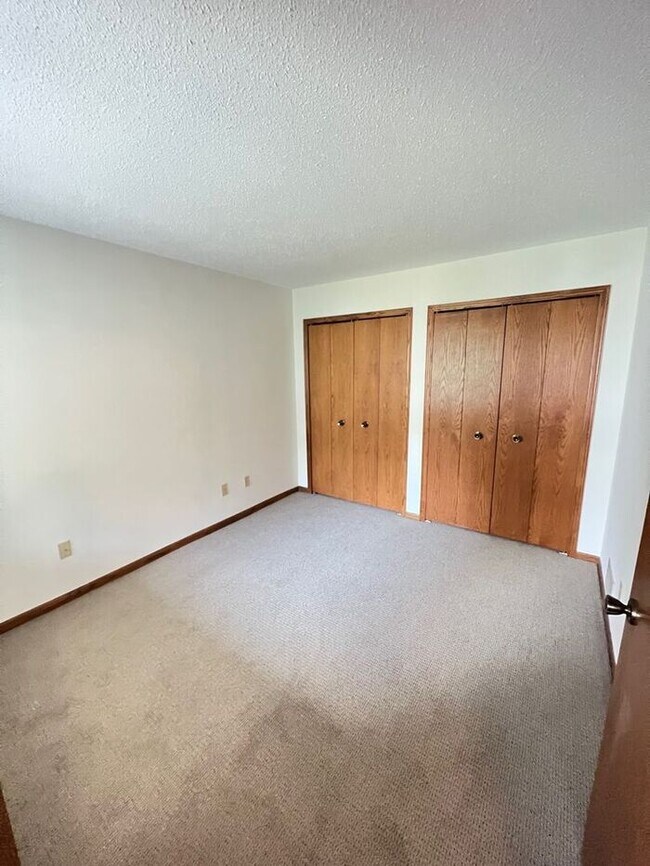 Building Photo - End Unit Single Level Townhouse, New Floor...