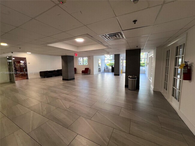 Building Photo - 7501 E Treasure Dr