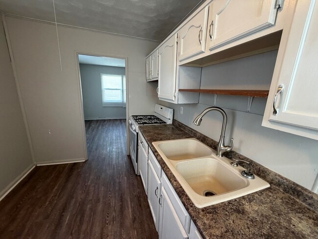 Building Photo - 217 Edwards-