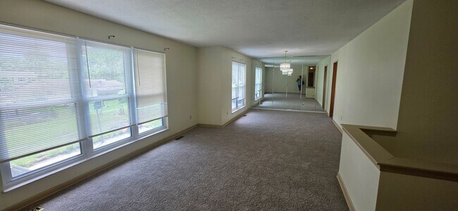 Building Photo - 11864 Featherwood Dr
