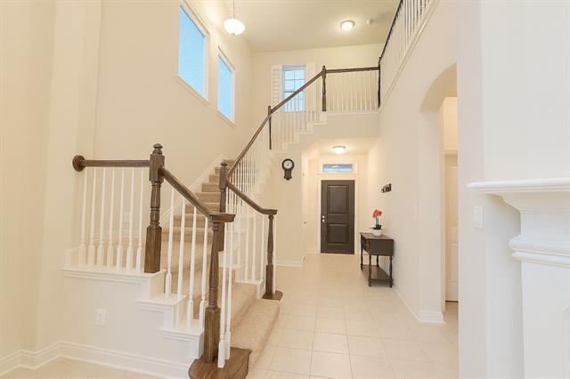 Building Photo - 6687 DeLeon St