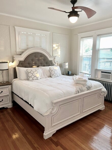 King bedroom - 51 Hazelton St