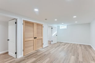 Building Photo - 3264 Niagara St