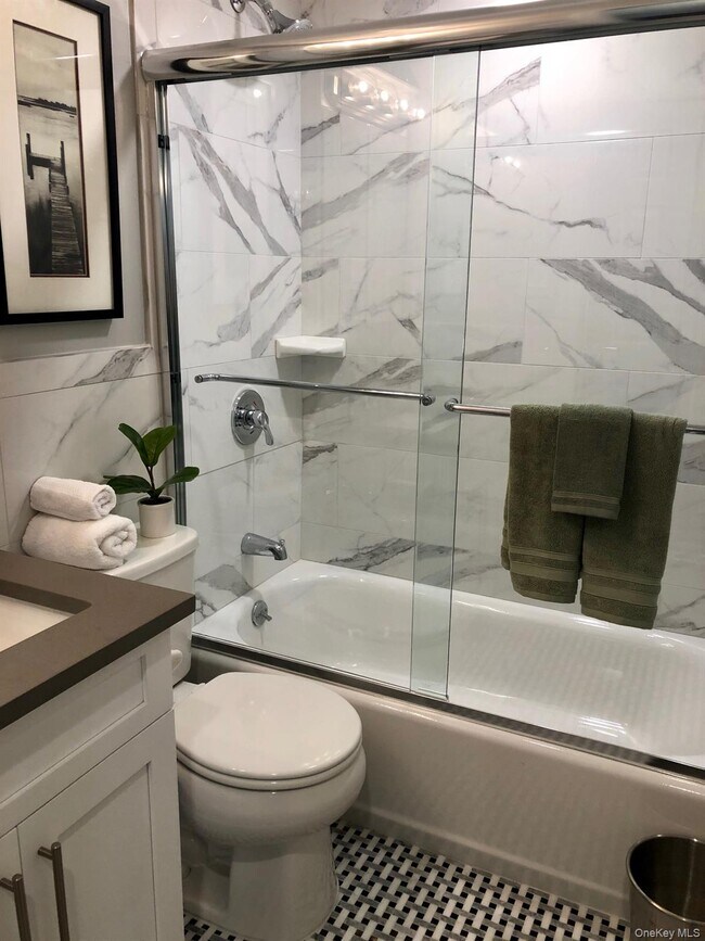 Building Photo - 10 Westwood Dr