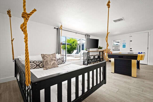 Building Photo - 4920 N 85th St