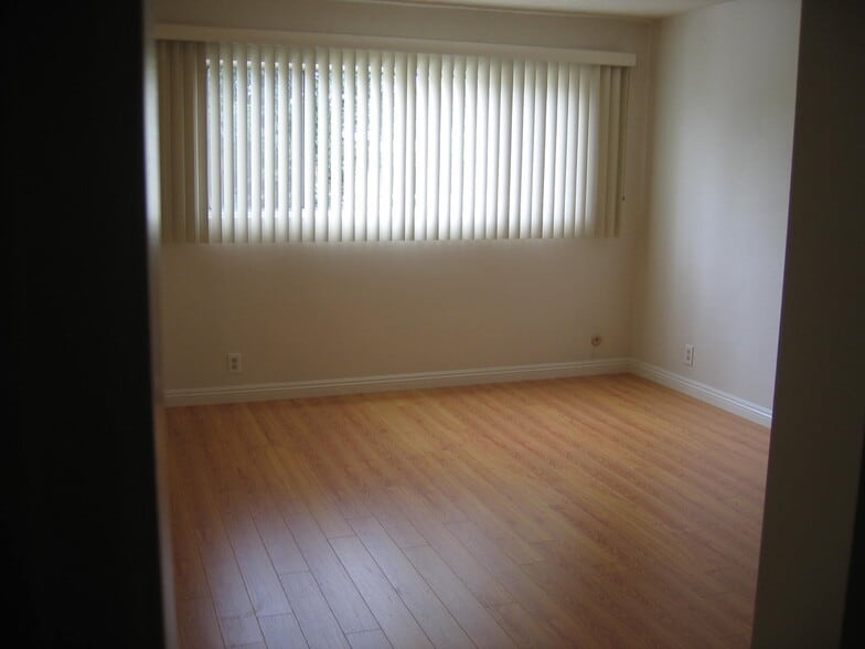 Building Photo - 5353 Yarmouth Ave