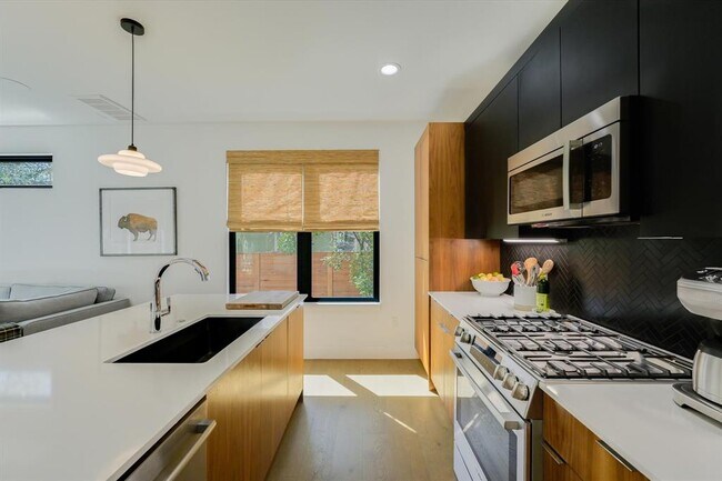 Building Photo - 907 Redd St