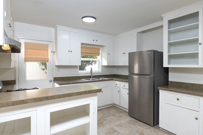 Building Photo - 3 Bedroom + 2 Bathroom Duplex | Silverstrand | Oxnard | Unfurnished