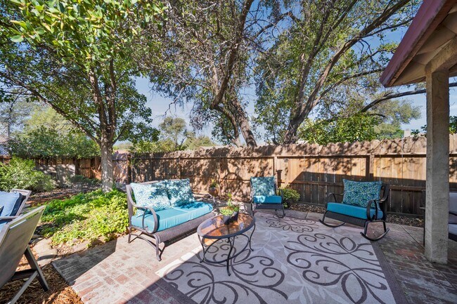 Building Photo - 3622 Canterbury Dr