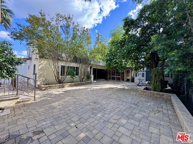 Building Photo - 6234 Carpenter Ave