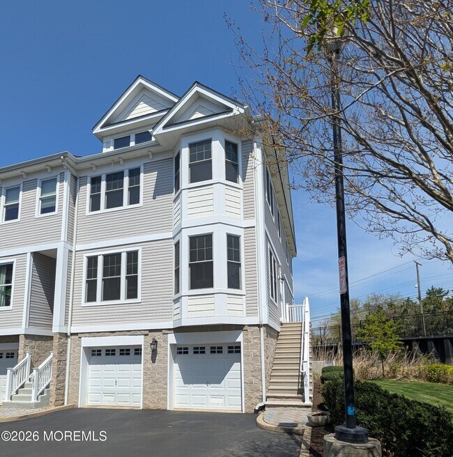 Building Photo - 606 Park Ave