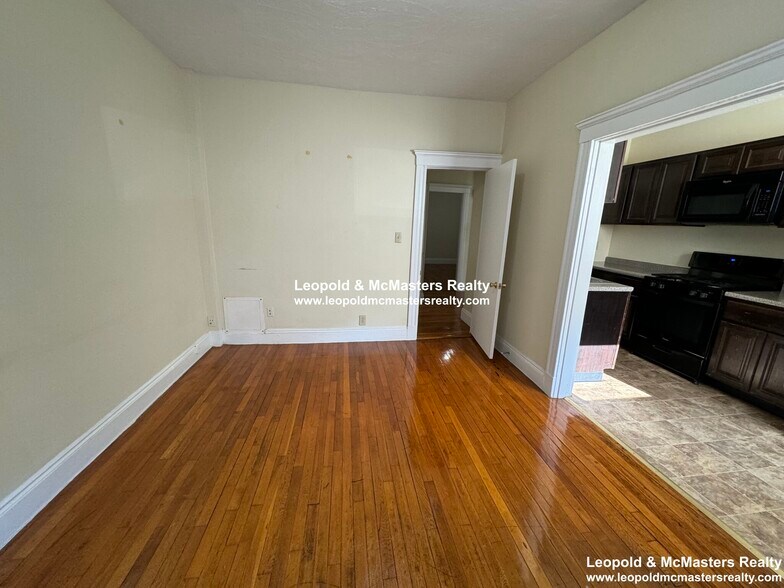 Building Photo - 16 Glenville Ave